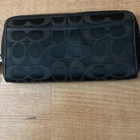 Coach Poppy Black Wristlet/Wallet - Picture 3 of 5